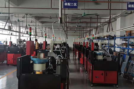 自動(dòng)攻牙機(jī)的通用性合適中小型企業(yè)
